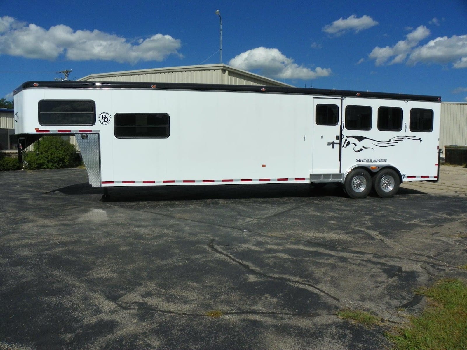 4 Horse LQ Trailer by Double D trailers