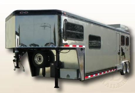 luxury living quarters horse trailer