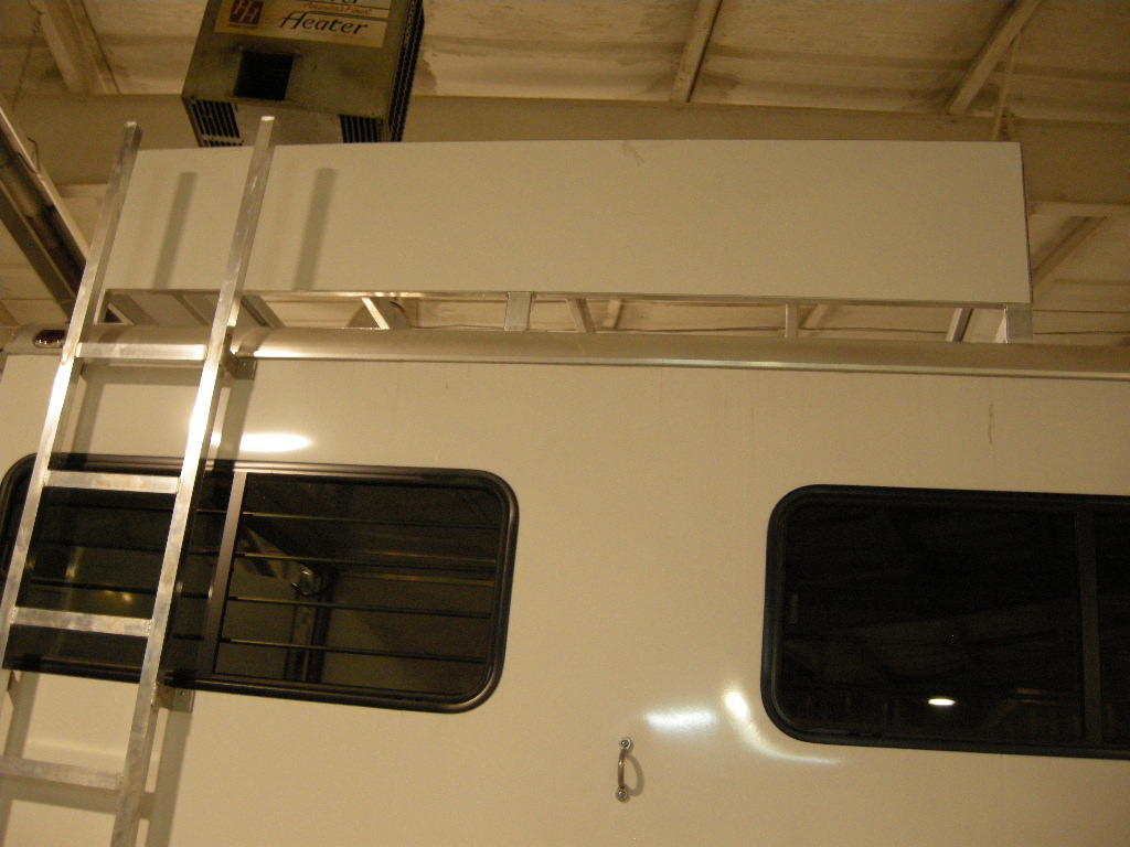 Safetack 1 Horse Bumper Pull With Living Quarters