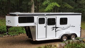 gooseneck horse trailer