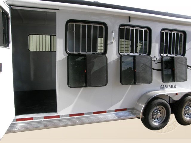 slant load horse trailer