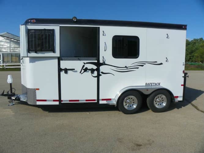 bumper pull horse trailer