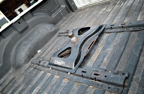 A gooseneck trailer hitch in a pickup truck bed