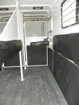 Double D Trailers 2+1 has straight load stalls in back