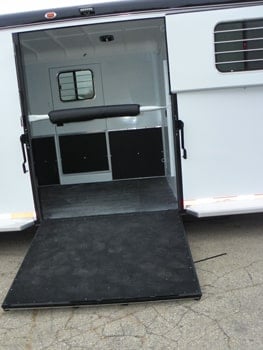 2+1 horse trailer with show day box stall 