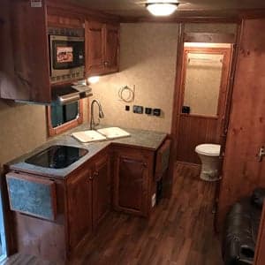 living quarters horse trailer