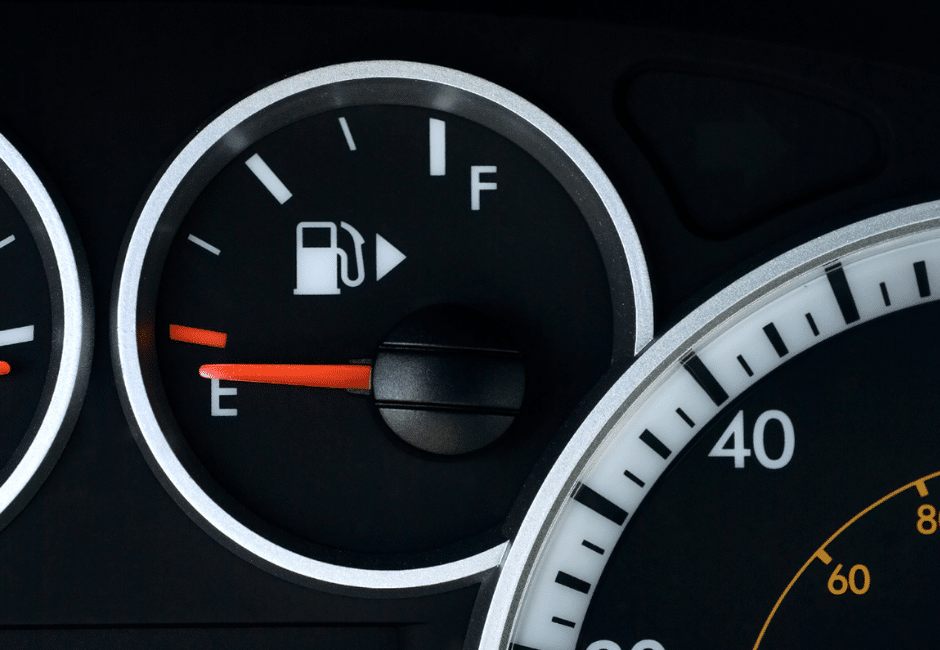 A gas gauge displaying an empty gas tank. 