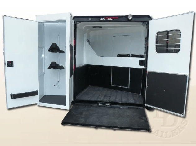 The patented SafeTack design gives more room and light in the horse trailer interior. 