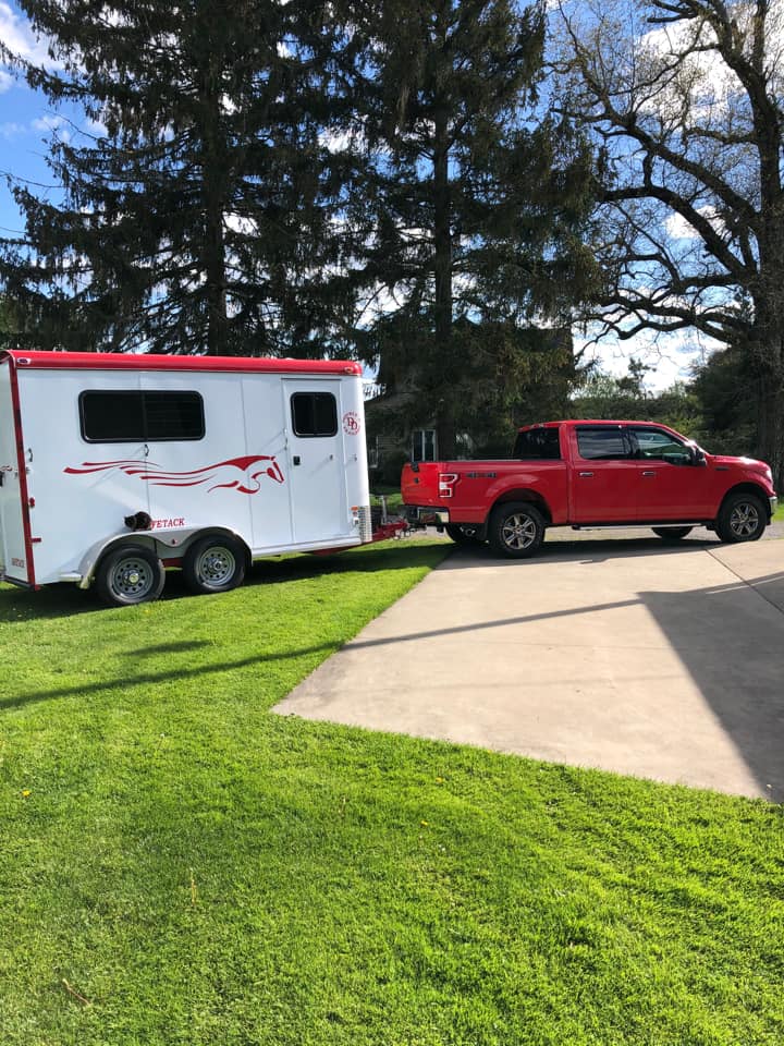 truck pulling a horse trailer 