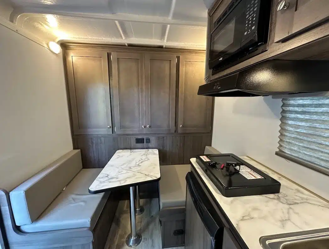 SafeTack 1 Horse Bumper Pull with Living Quarters Interior