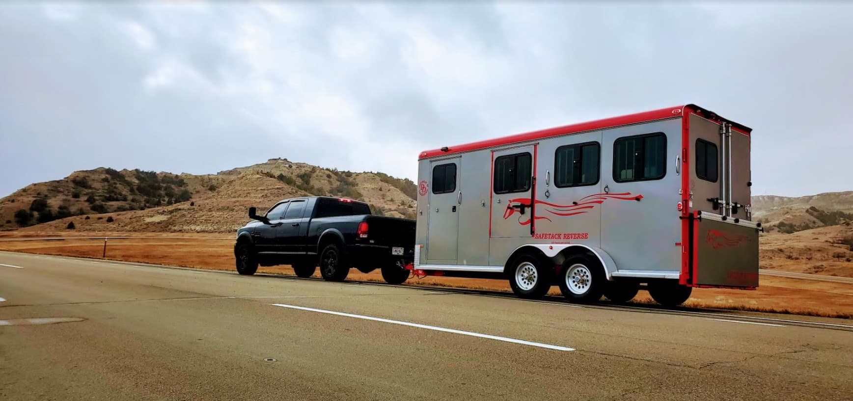 Double D Trailers 3 Horse SafeTack Reverse Bumper Pull Horse Trailer 