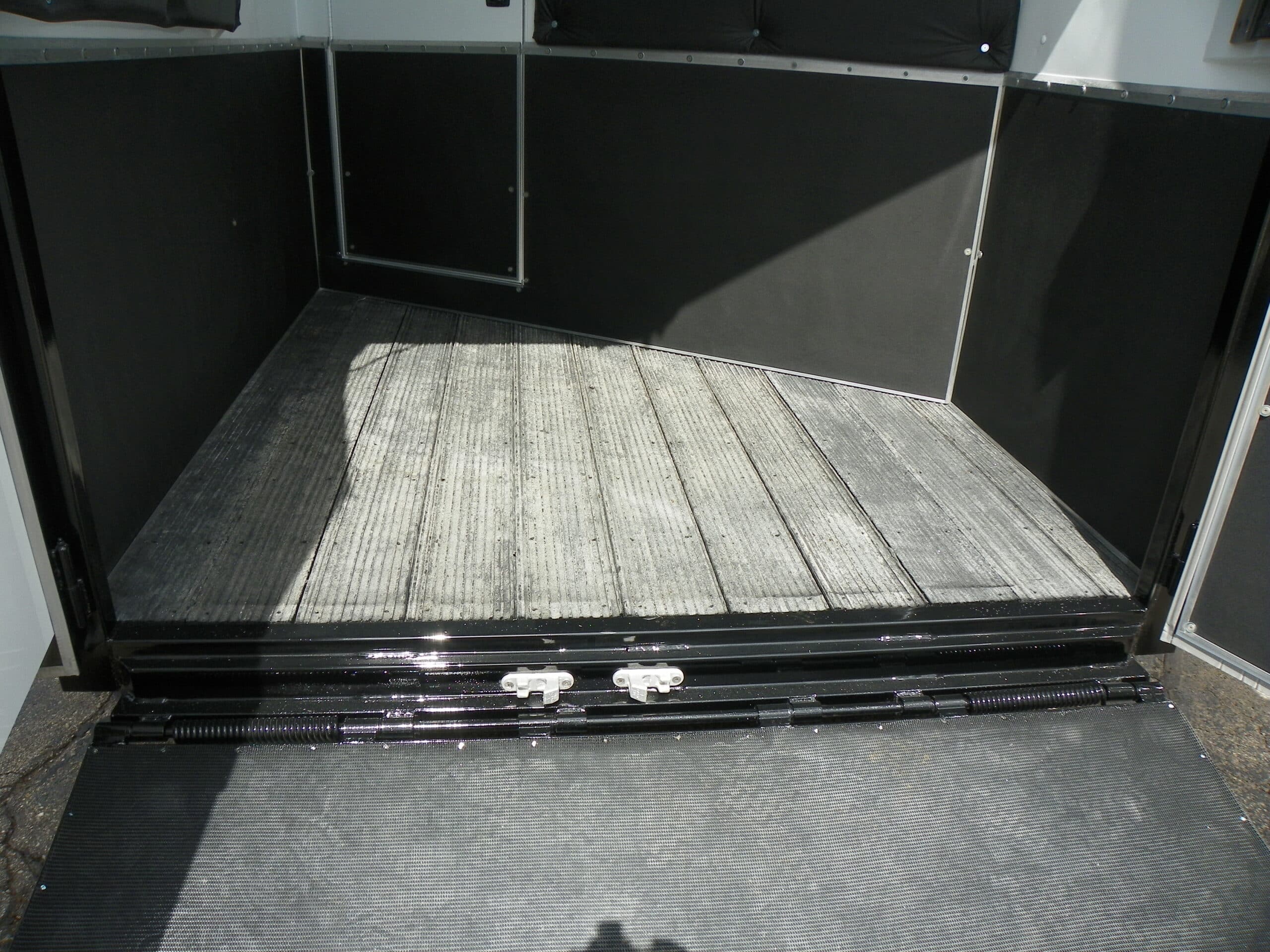 1 horse bumper pull with living quarters Rumber flooring