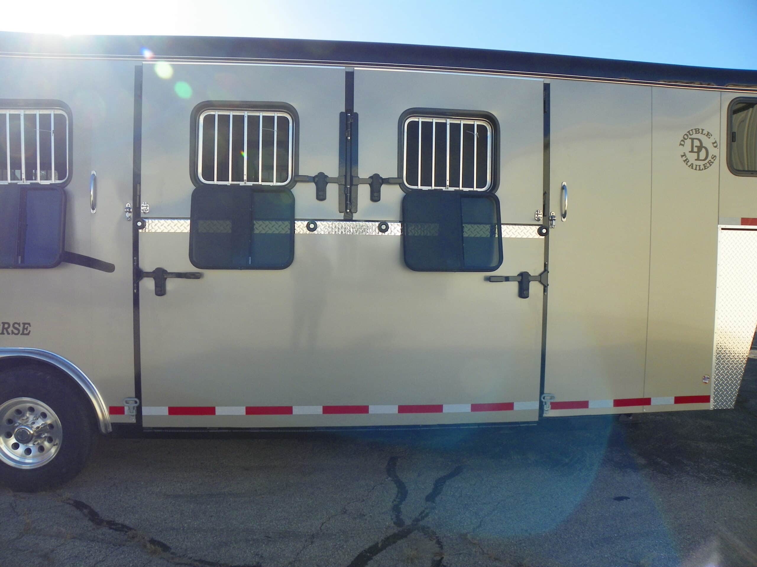 Double D Trailers' 3 Horse Slant Load Gooseneck Trailer