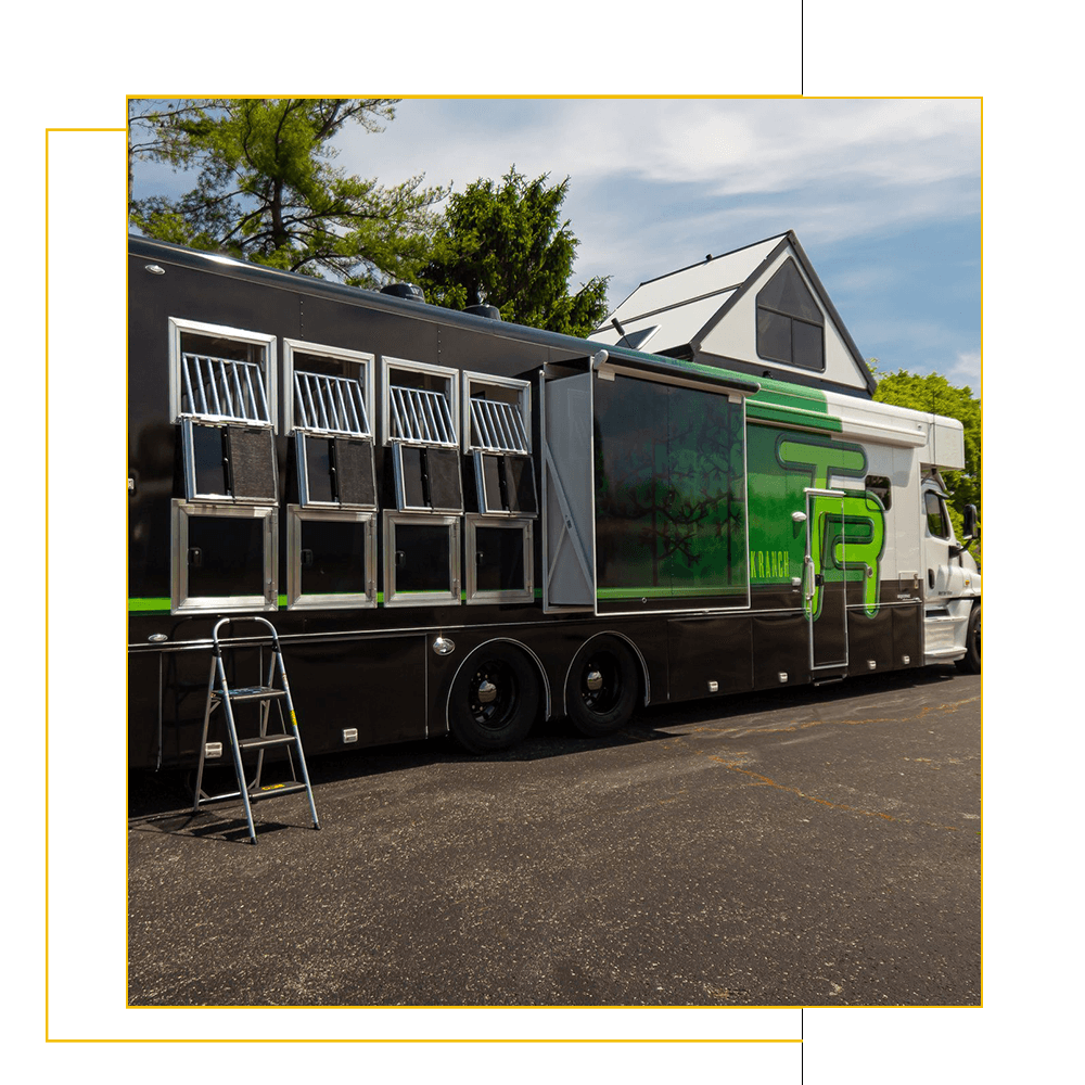 Equine Motorcoach 4, 5, or 6-Horse Transporter with Hay Pod