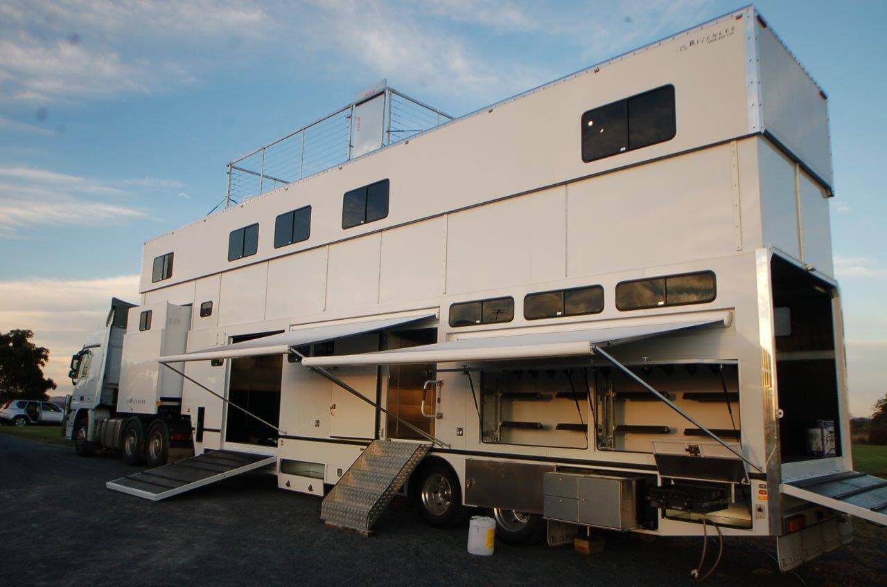 Rivenlee 48-ft 7-Horse Triple Decker (Australia)